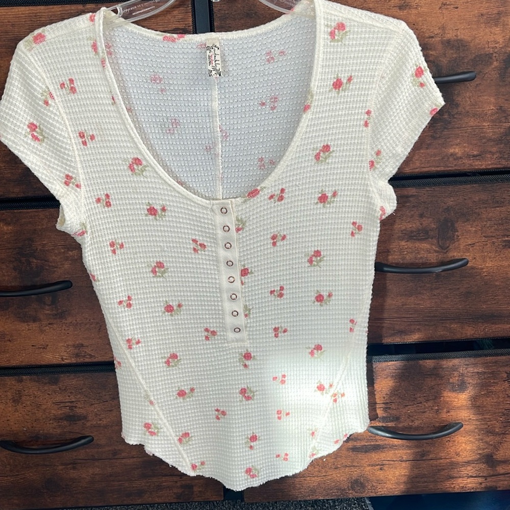 Soft button tee